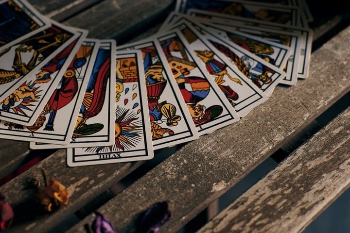 ¿Por qué el tarot se llama así? Un recorrido por sus orígenes